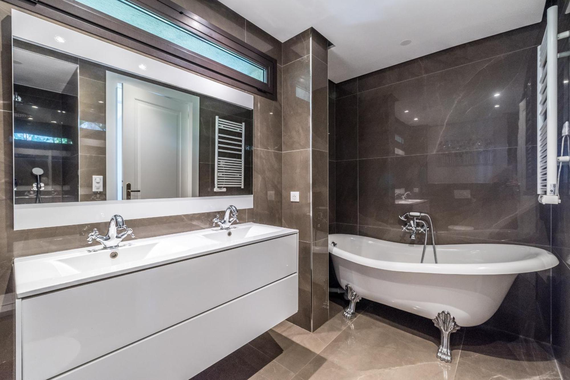 Adriana By Terry's Homes Waterfront Seaview Apartment Cannes