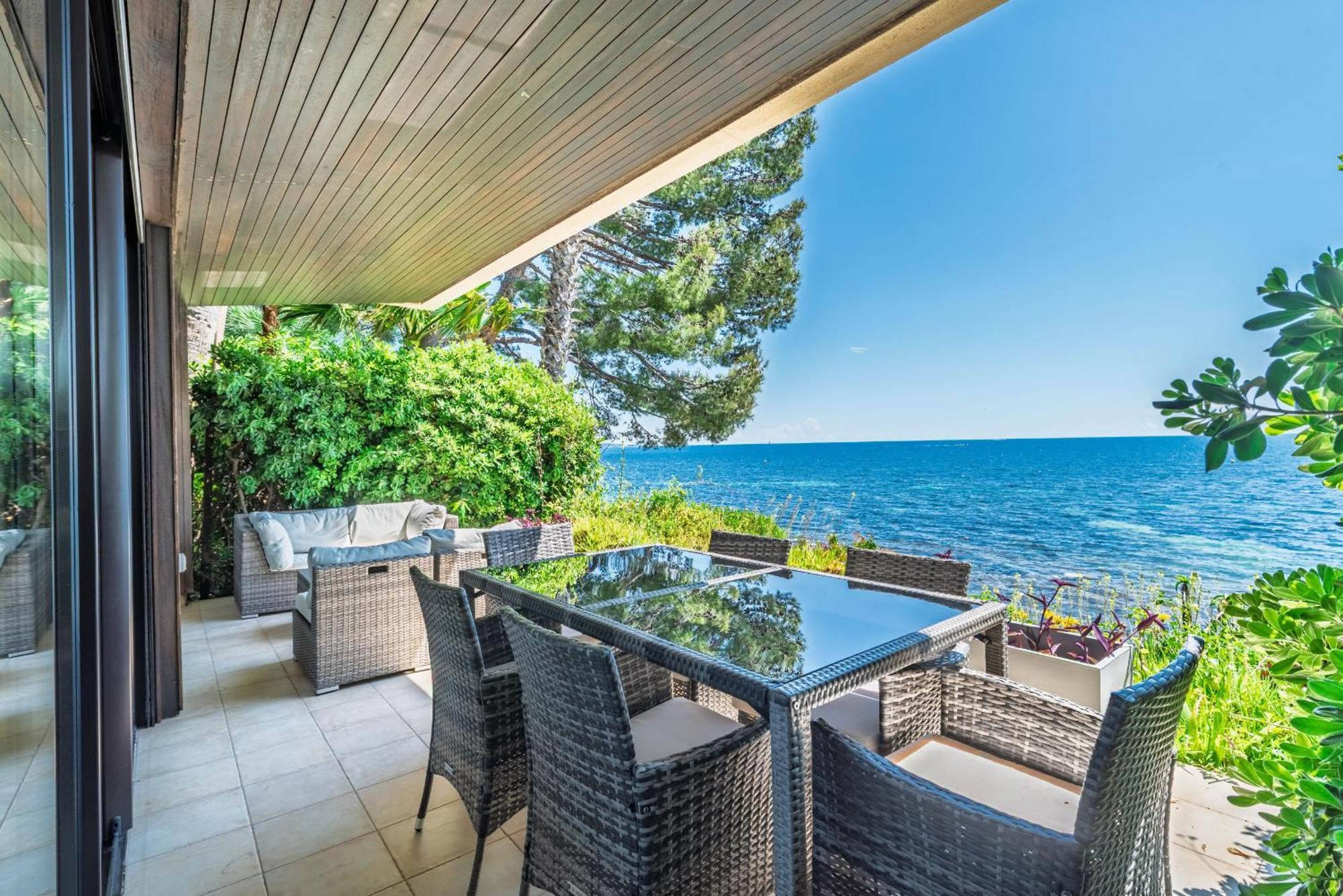 Adriana By Terry's Homes Waterfront Seaview *