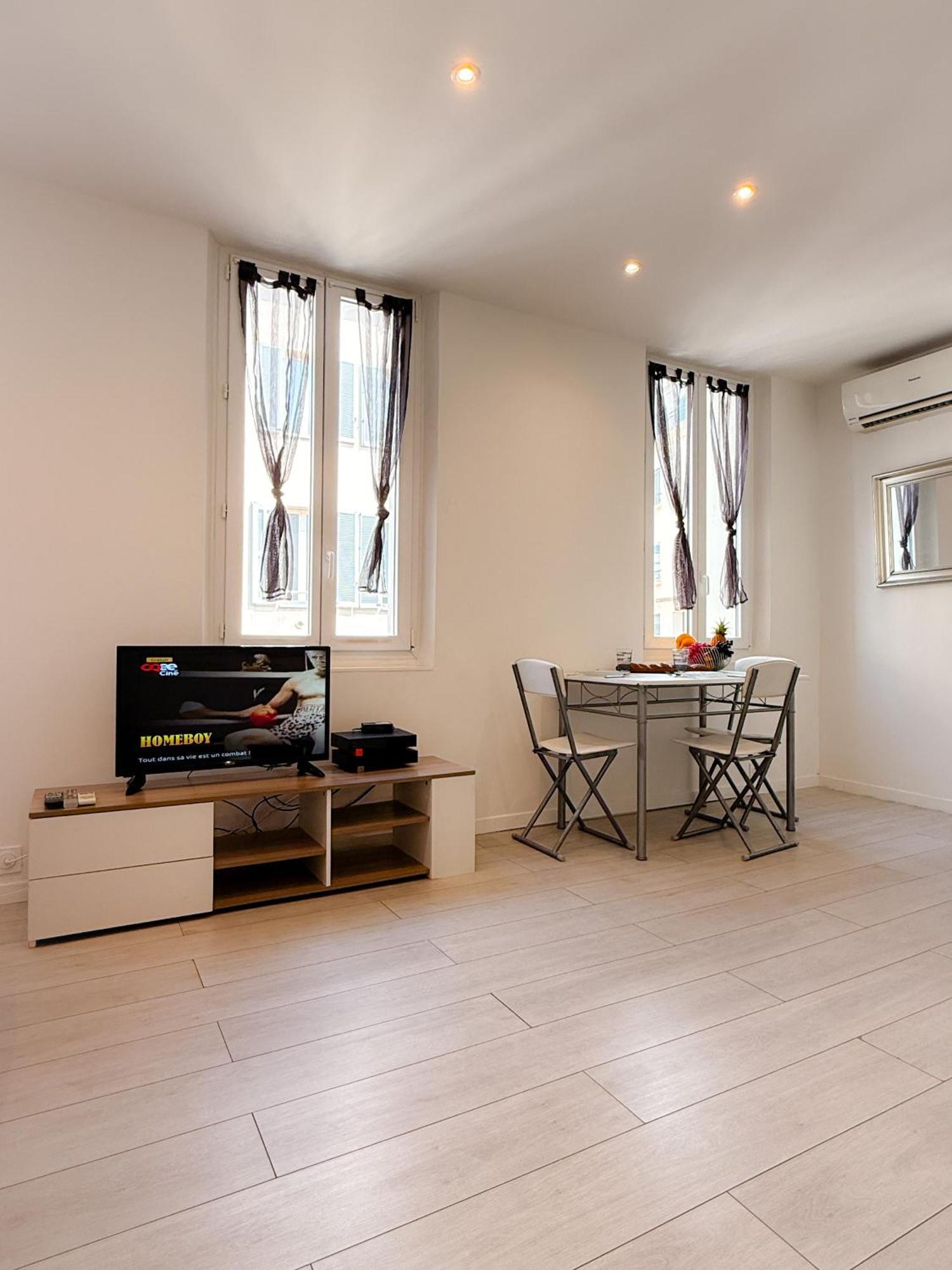 Le Clemenceau By Apirent #cosy #200m Des Plages #wifi Apartment Cannes