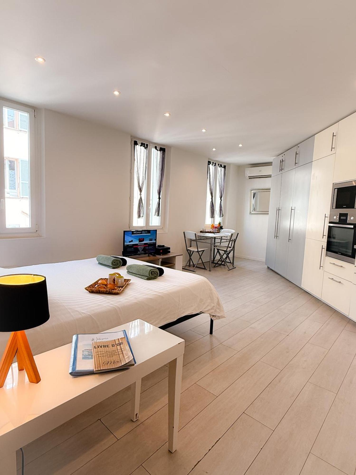Le Clemenceau By Apirent #cosy #200m Des Plages #wifi Apartment
