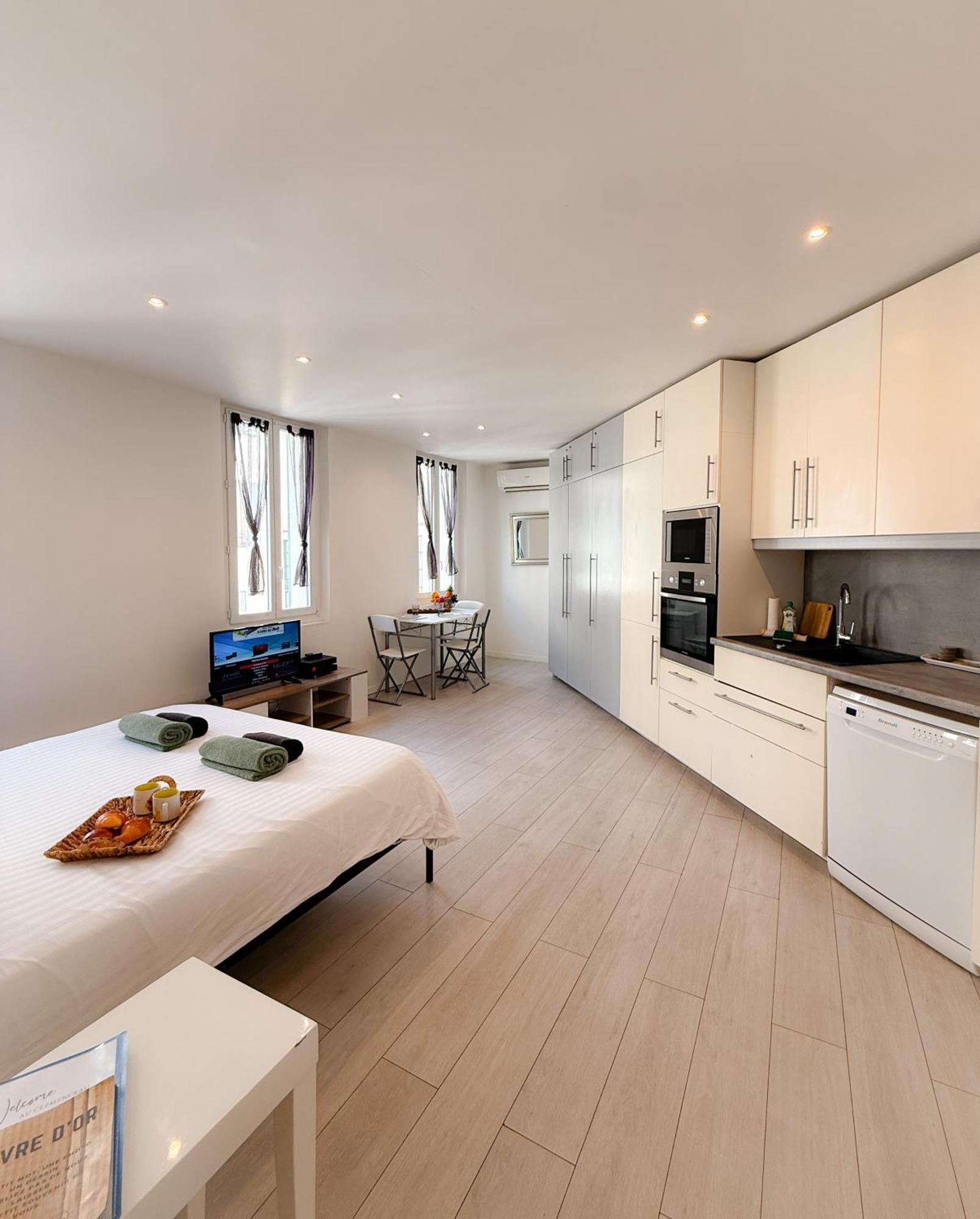 Apartment Le Clemenceau By Apirent #cosy #200m Des Plages #wifi Cannes