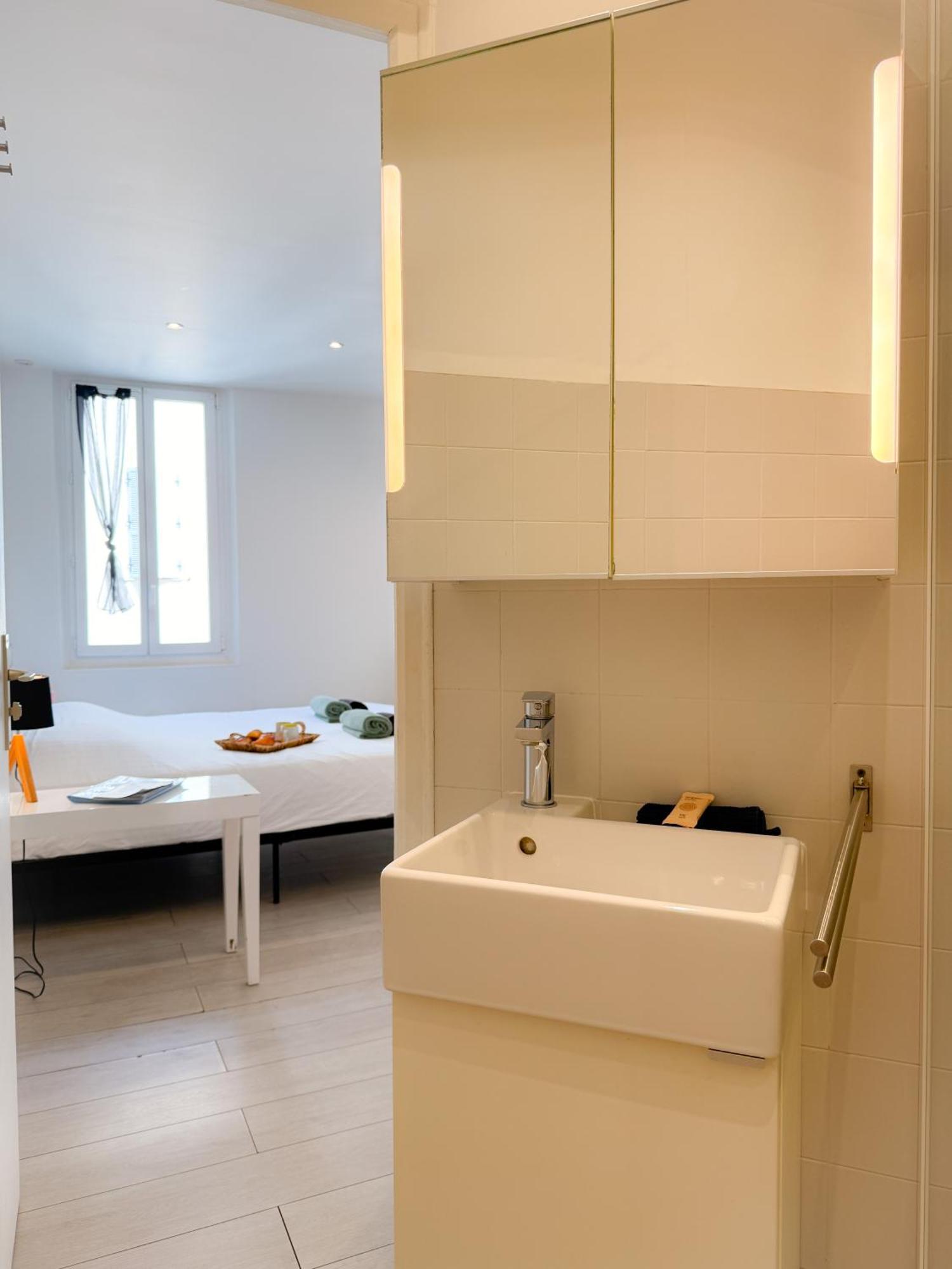 Apartment Le Clemenceau By Apirent #cosy #200m Des Plages #wifi