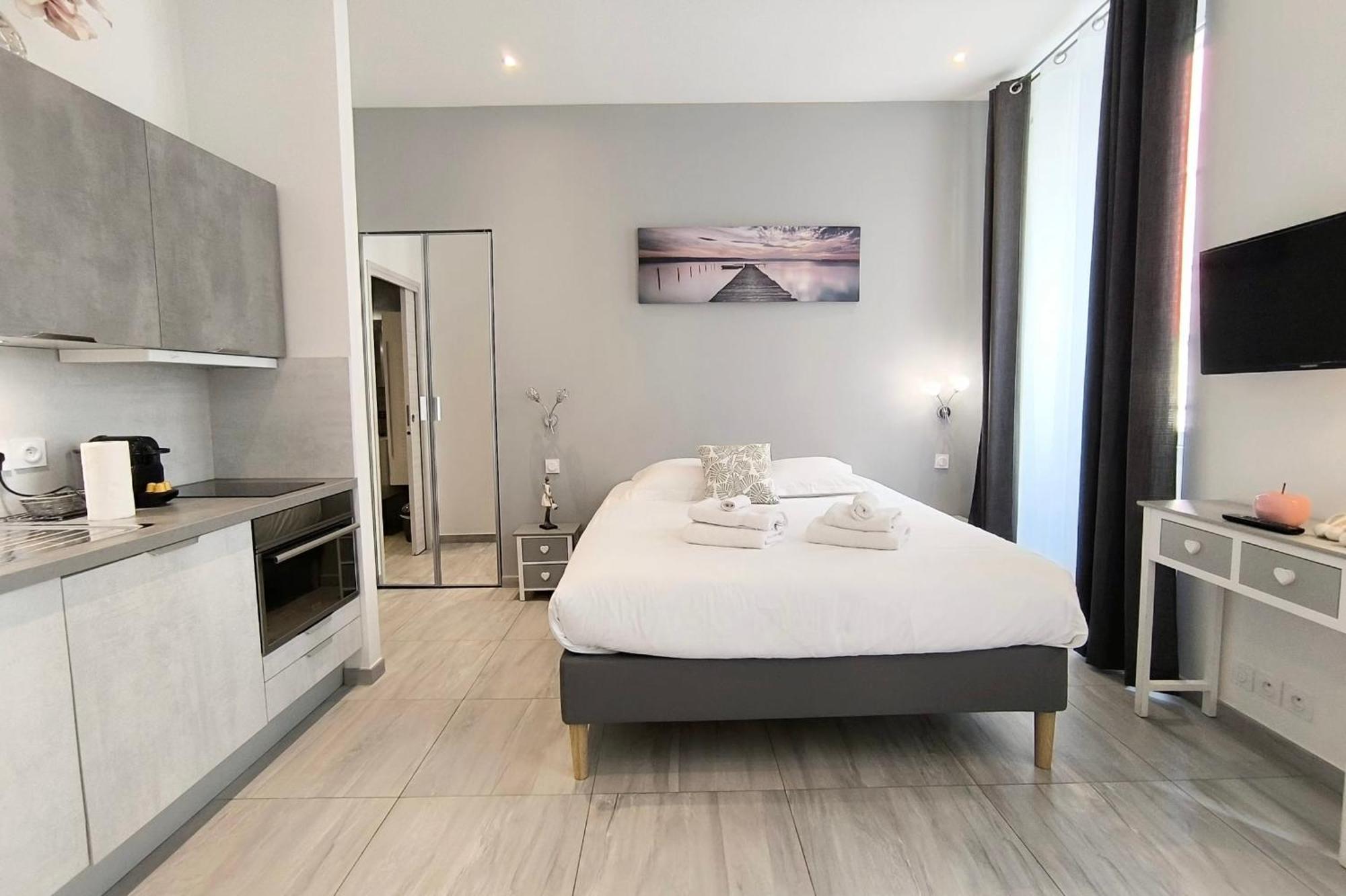 Chic 4 Room Apartment In The Heart Of Cannes Amazing Terrace! Apartment Cannes