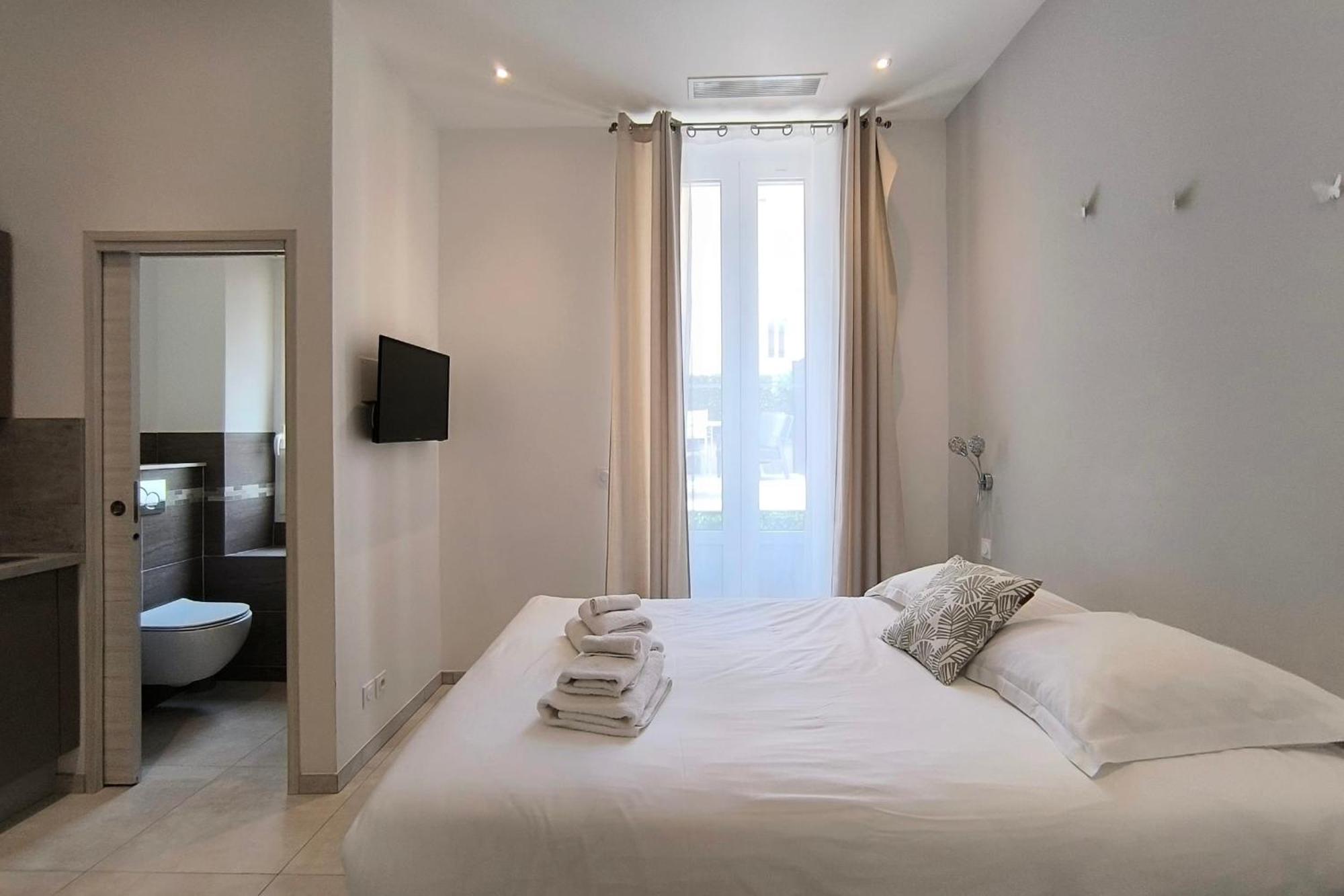 Chic 4 Room Apartment In The Heart Of Cannes Amazing Terrace! *