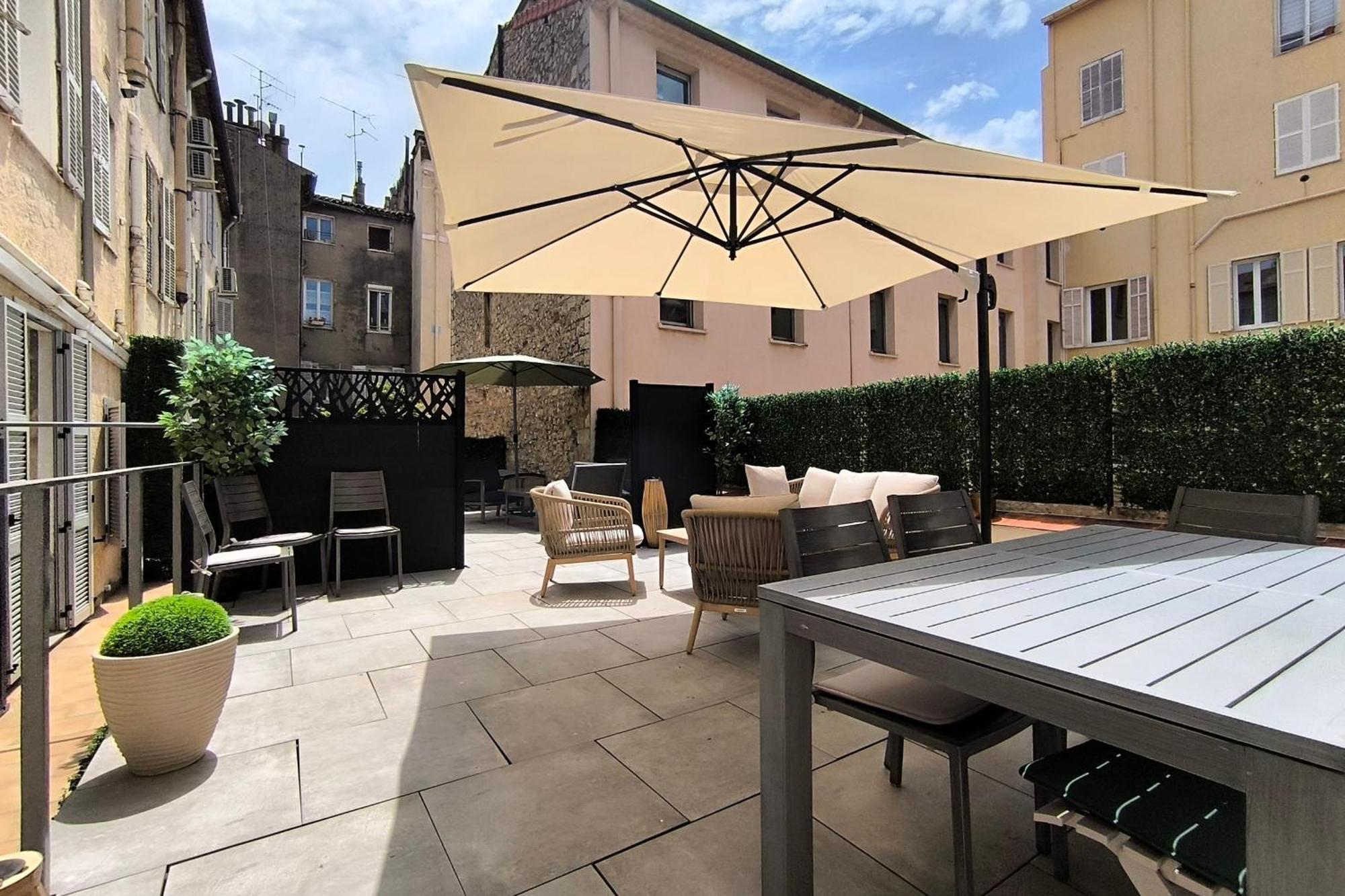 Chic 4 Room Apartment In The Heart Of Cannes Amazing Terrace! Apartment Cannes