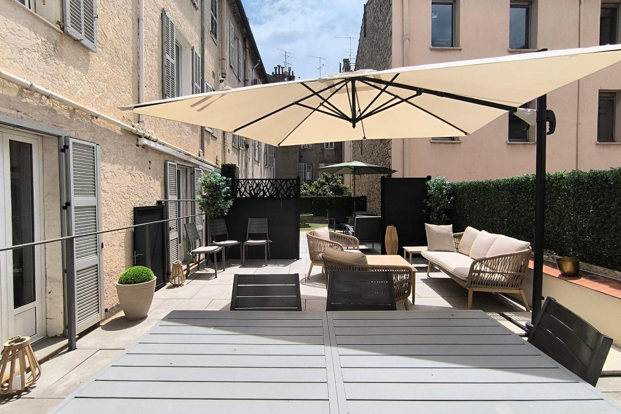Chic 4 Room Apartment In The Heart Of Cannes Amazing Terrace!