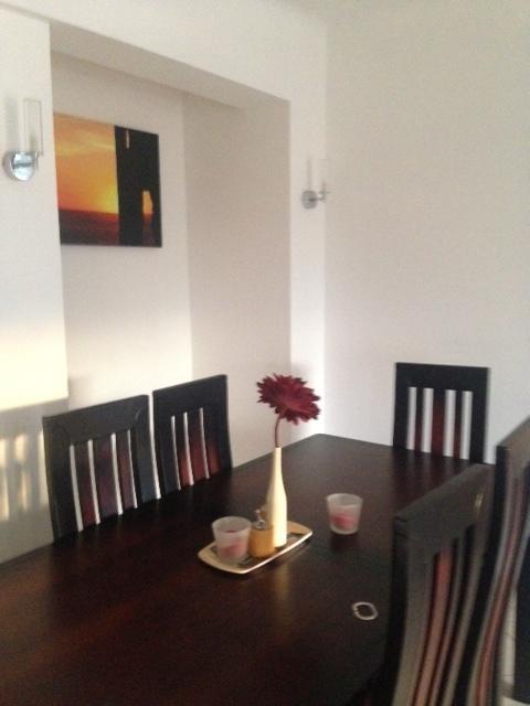 Palm Serenity: Cozy 2-bed Near Beaches Apartment *