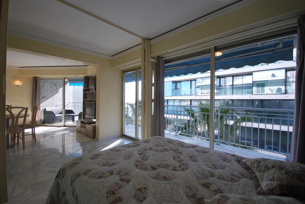 Apartment Vue Mer Reine Astrid