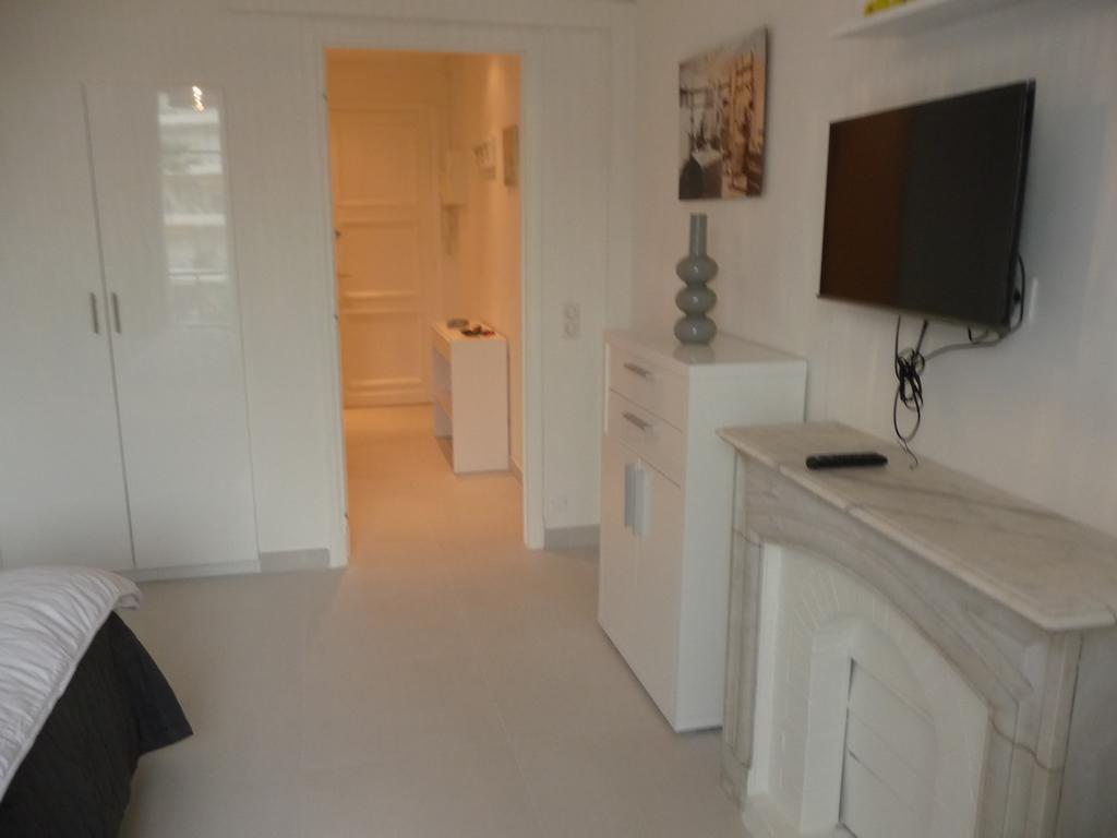 Cannes, Croisette, Palais Miramar Apartment *