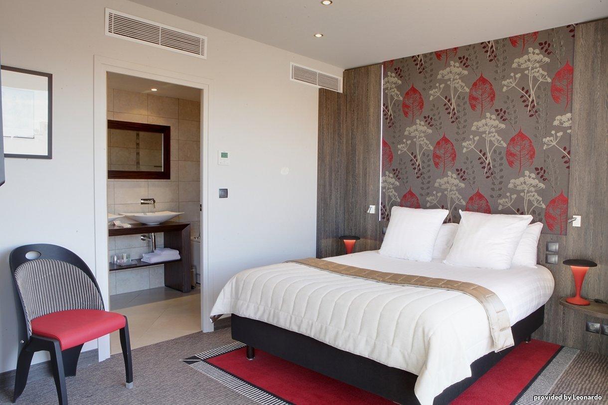 Western Premier Le Patio Des Artistes Wellness Jacuzzi 4*