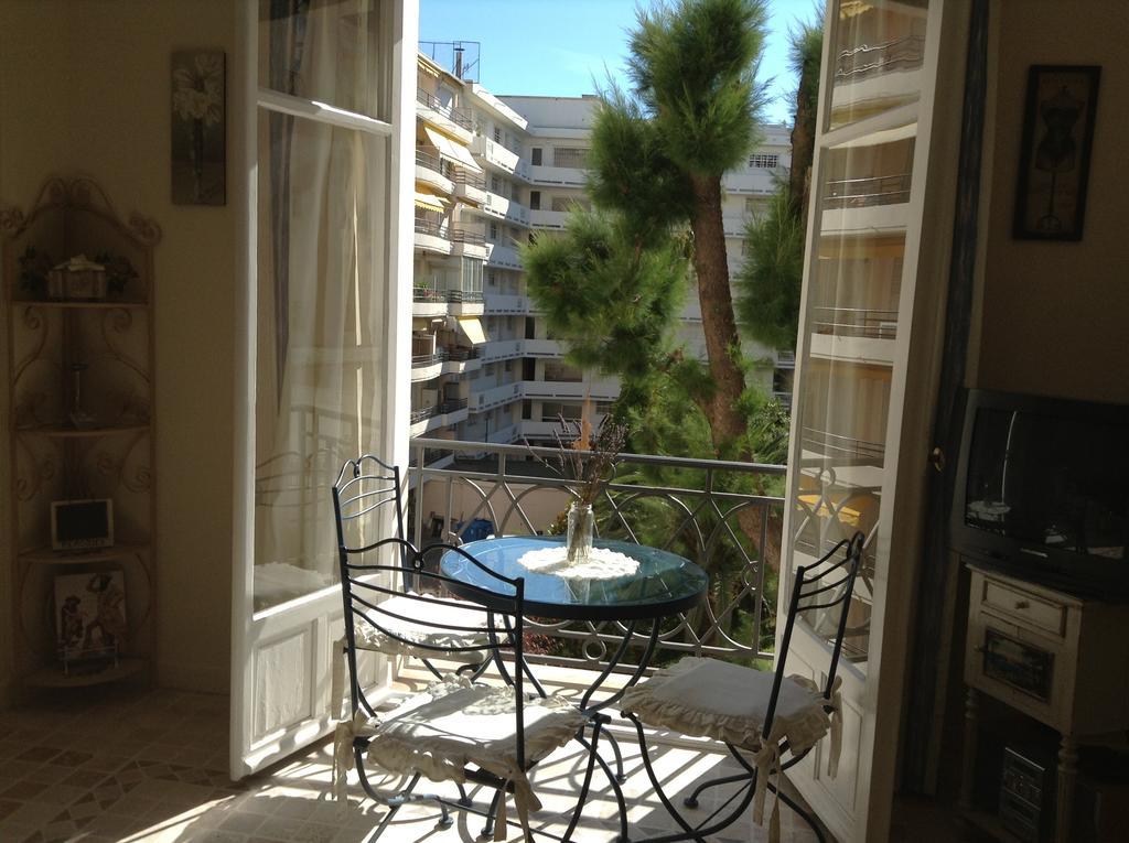 Cannes, Croisette, Palais Miramar * Cannes