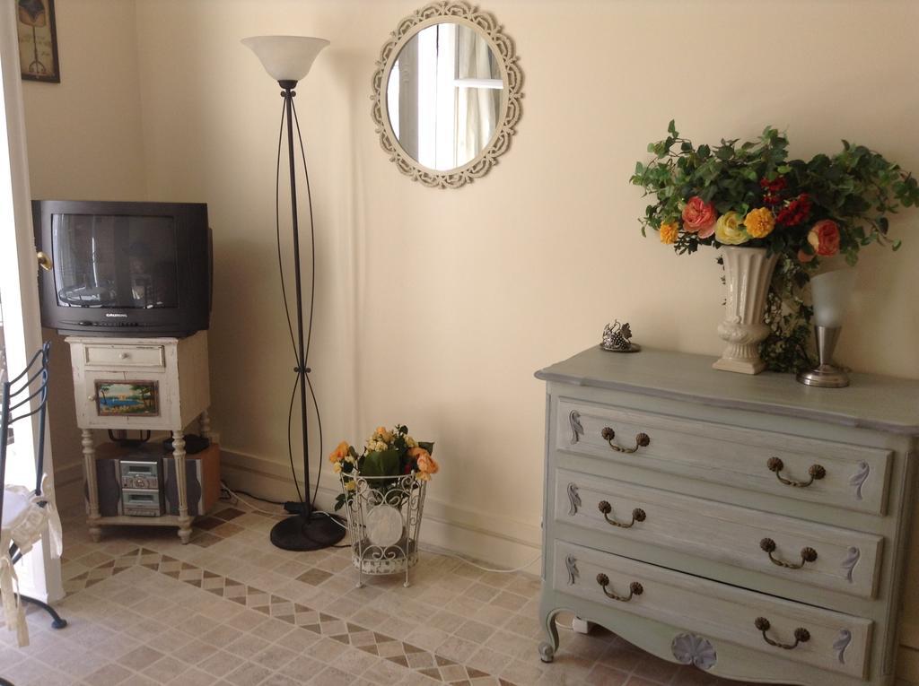 Cannes, Croisette, Palais Miramar Apartment
