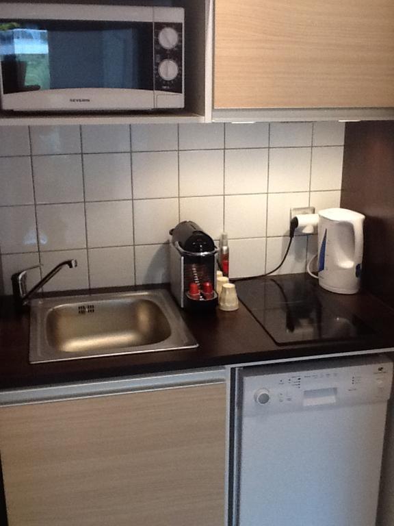 Apartment 2 Pieces Climatise - Superbe Piscine & Wifi- Coeur De Ville - Schneider - 500 M Rue D'antibes & Plages