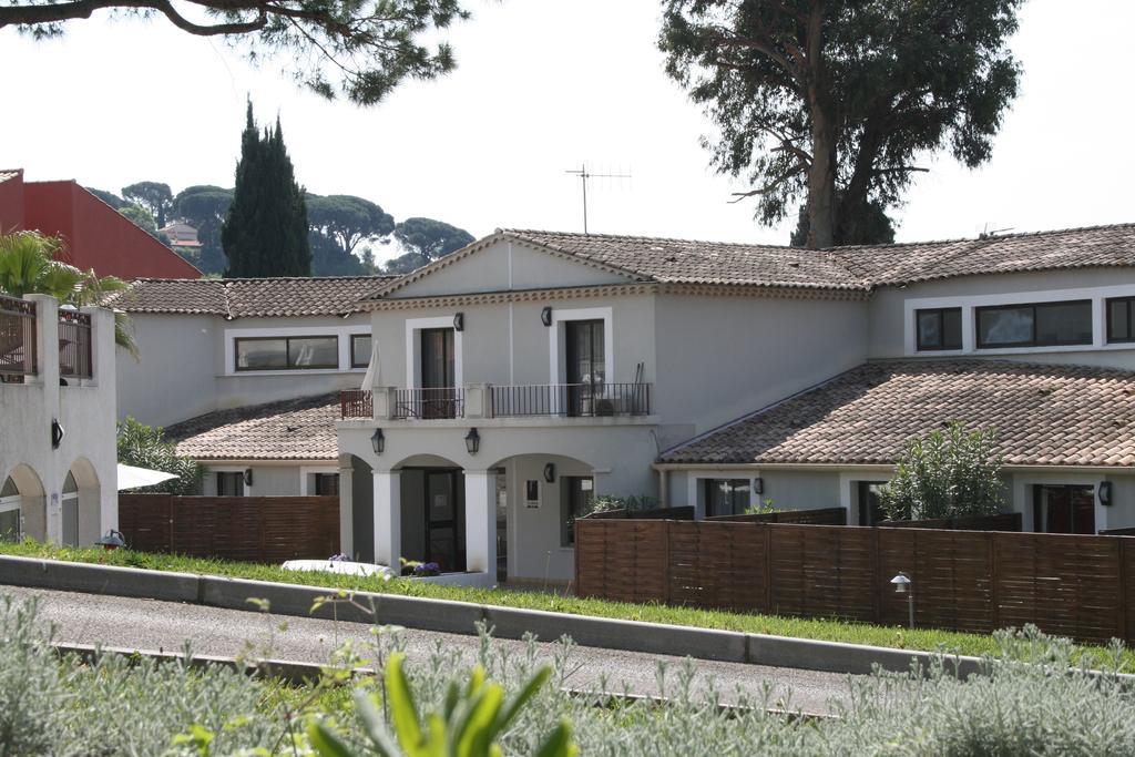 Le Chateau Des Artistes
