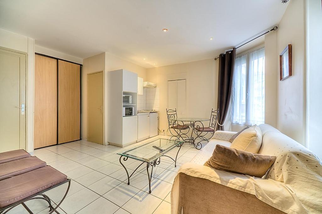 Chryseis Apartment *