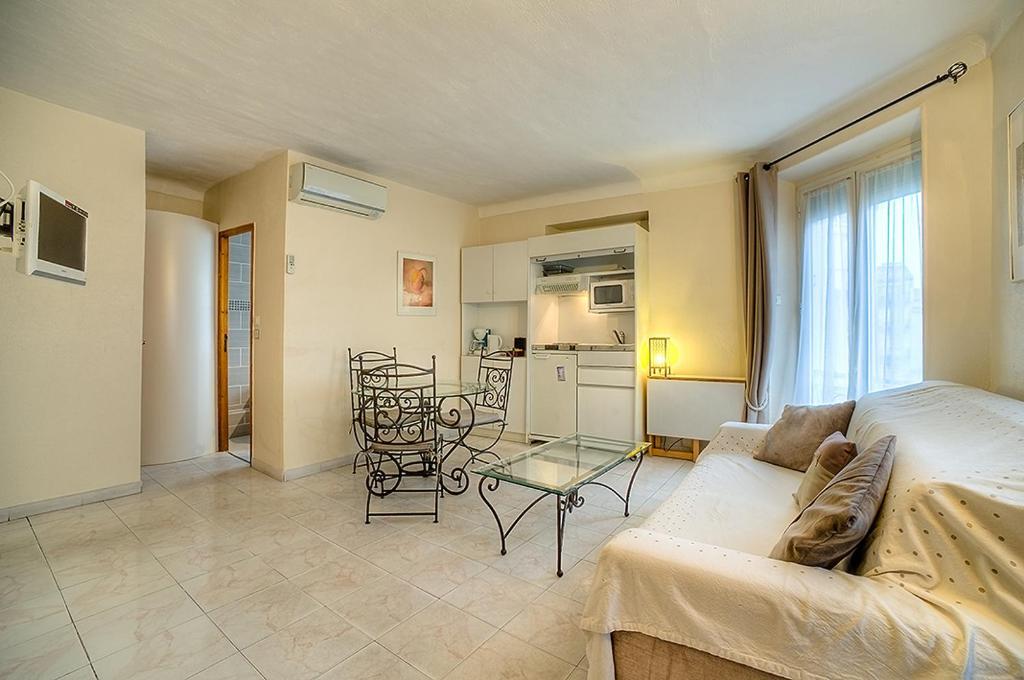 Chryseis Apartment
