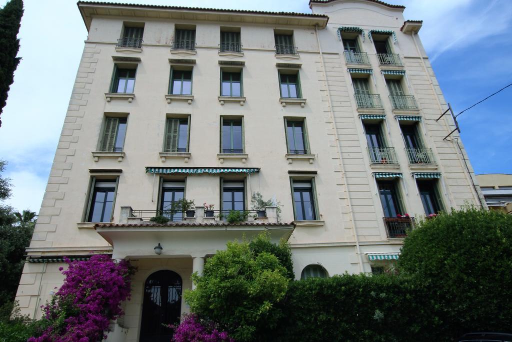Le Balmoral Sea View Apartment