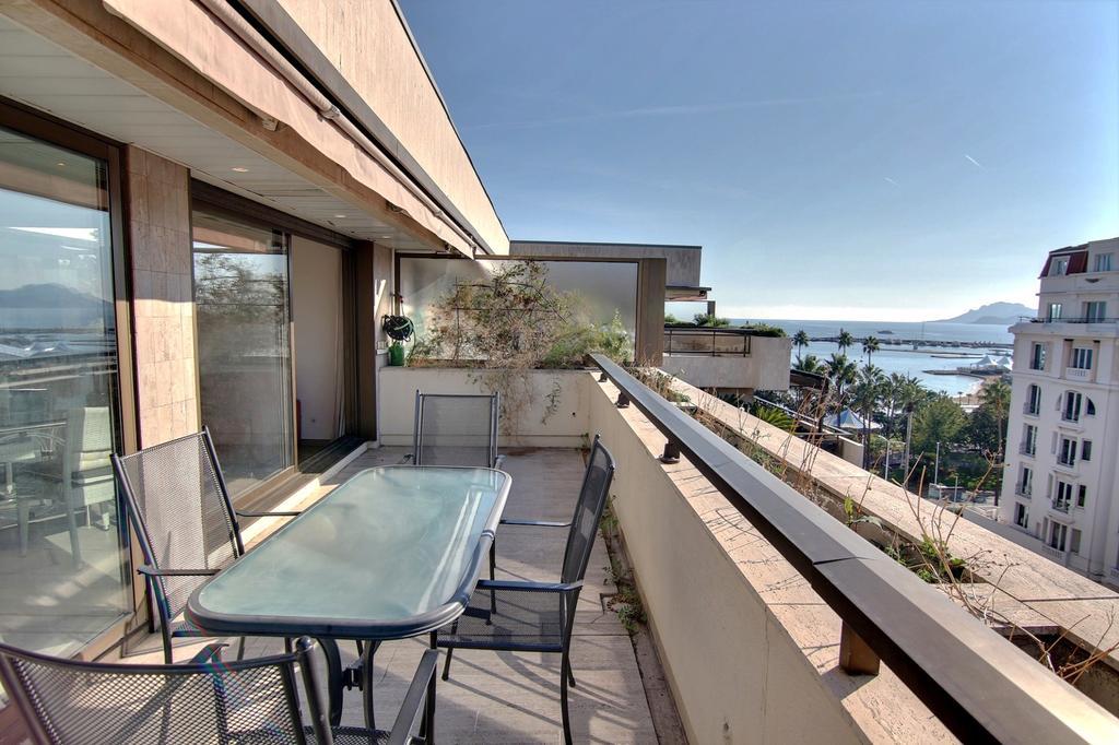 Livia Croisette Gray D'albion Apartment