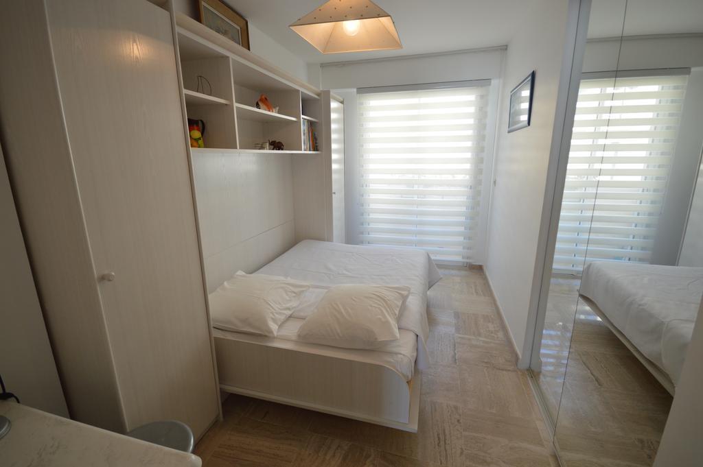 Wonderful Seafront Apartment Cannes