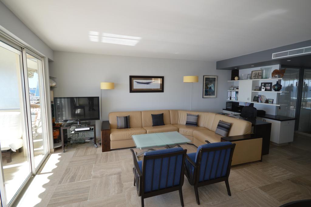 Wonderful Seafront Apartment Cannes