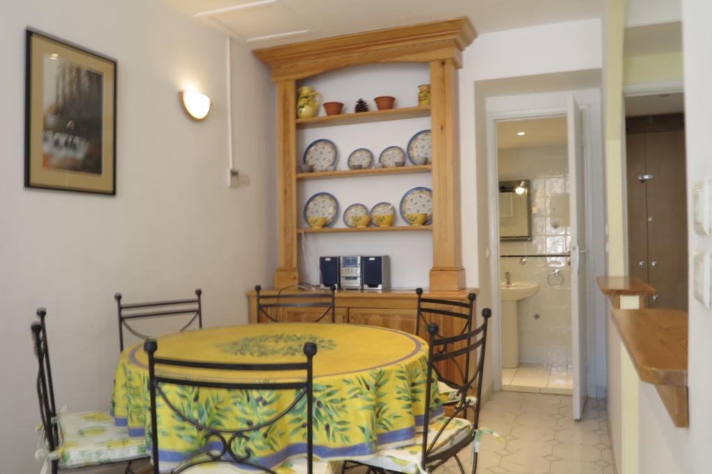 Viva Riviera - 5 Rue Commandant Andre *