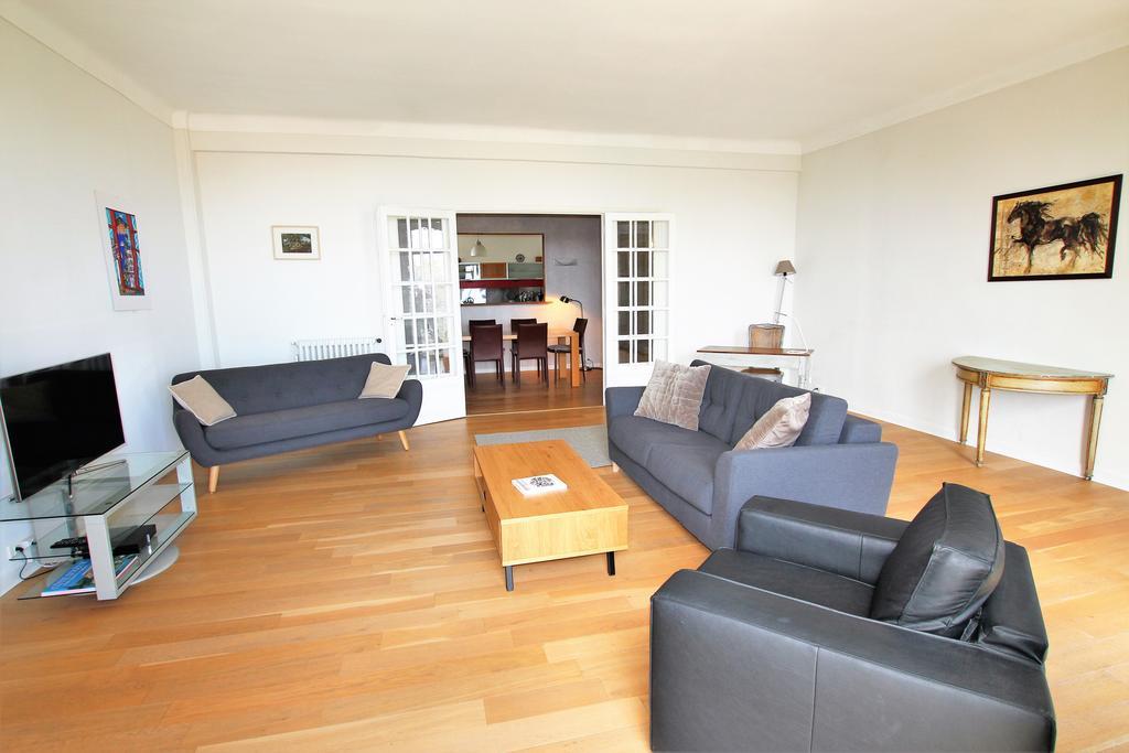 Le Balmoral Sea View Apartment *