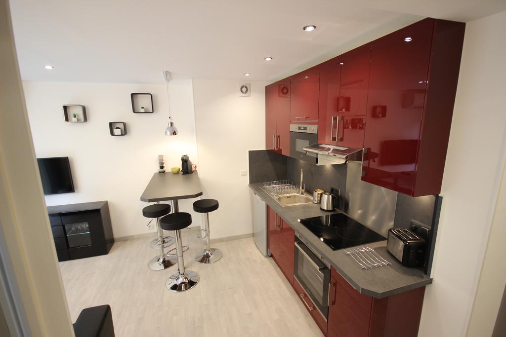 Close Palais - Calm - Brand New * Cannes