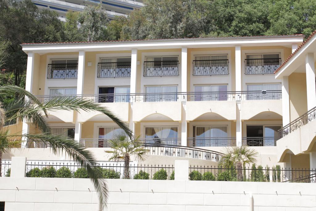 Aparthotel D'azur Riou 2*
