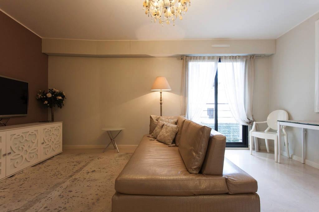 Carlton Riviera