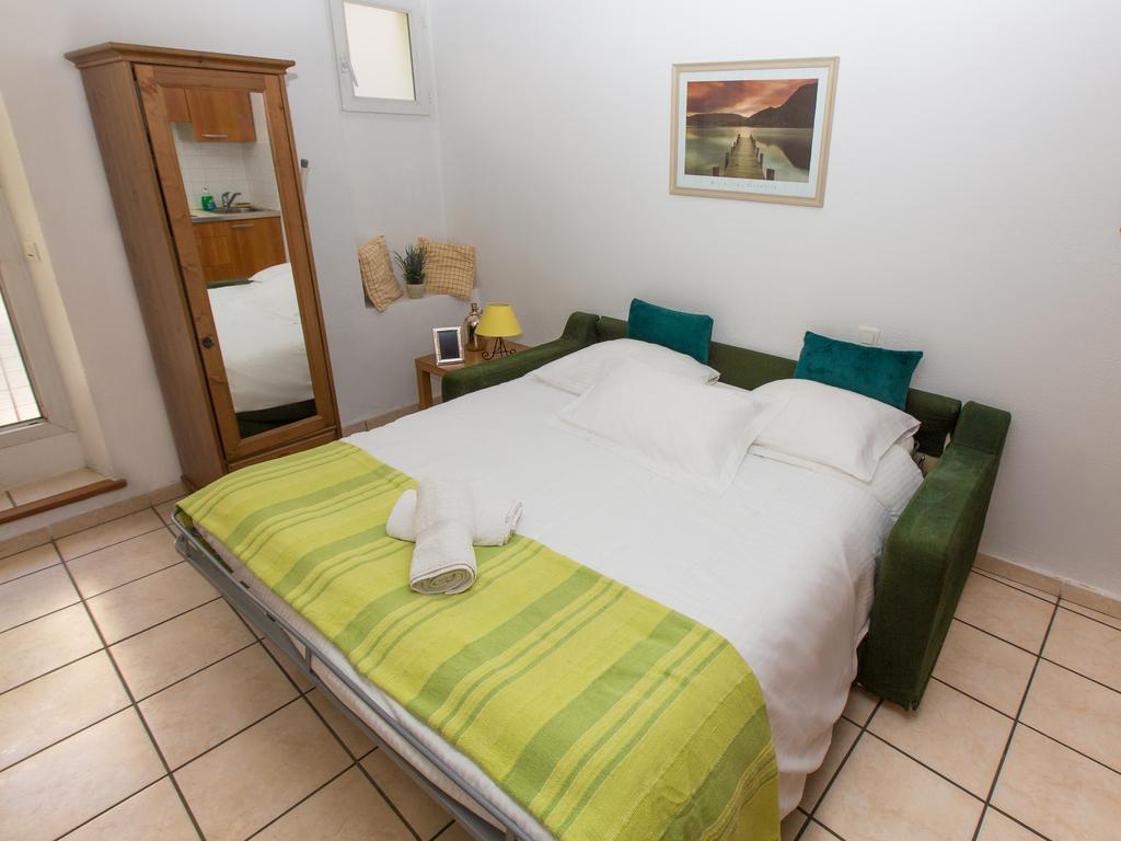 Apartment Studios Alea *