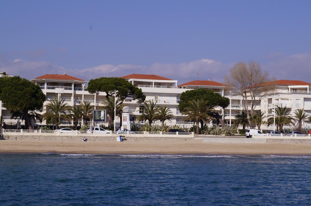 Seafront Haven: Modern 2-bed With Pool *