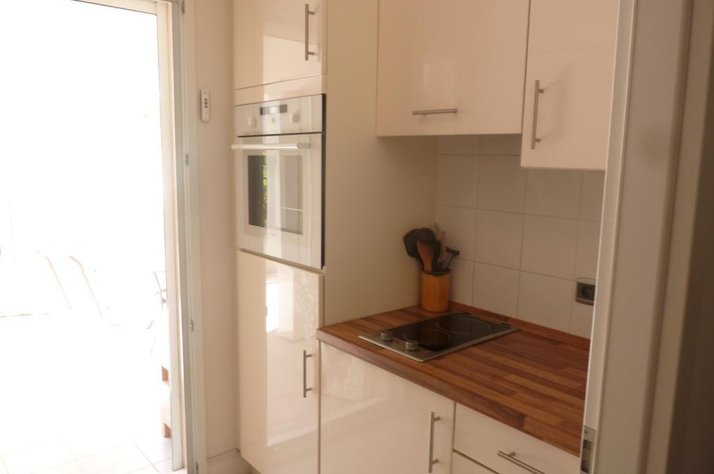 Seafront Haven: Modern 2-bed With Pool