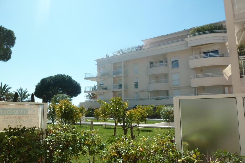 Seafront Haven: Modern 2-bed With Pool Cannes