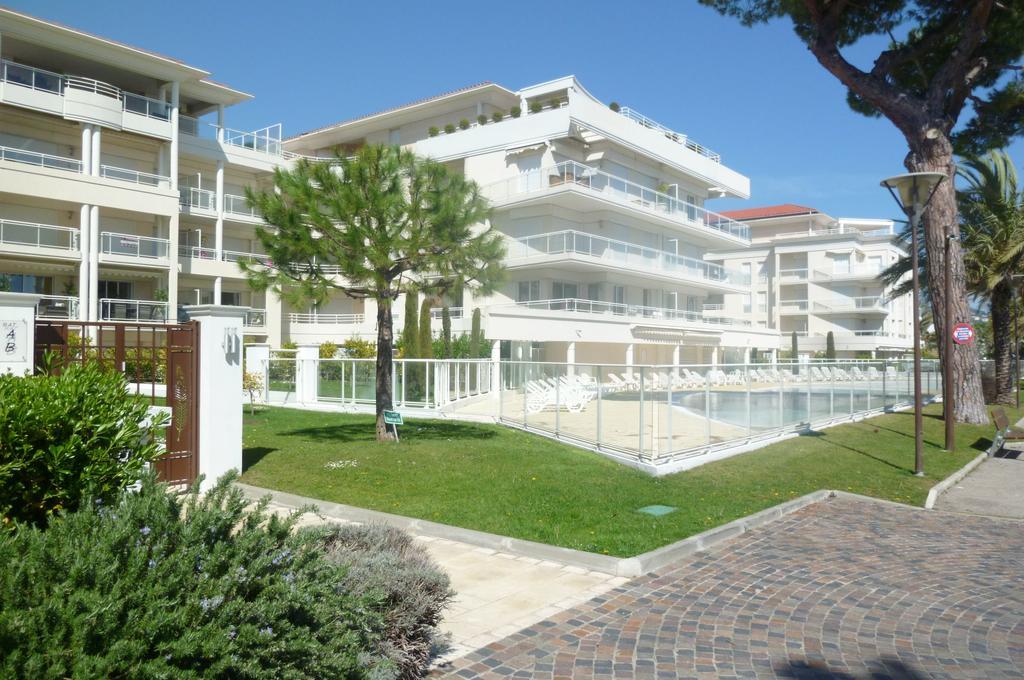 Seafront Haven: Modern 2-bed With Pool Apartamento Cannes