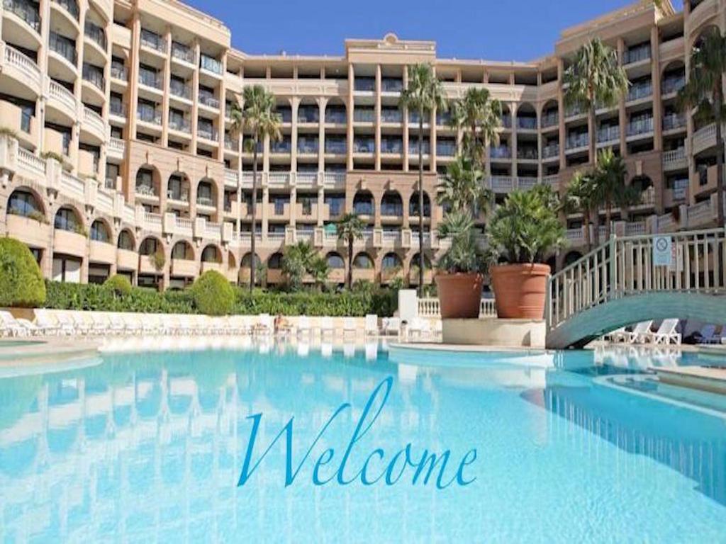 Front Pools * Cannes