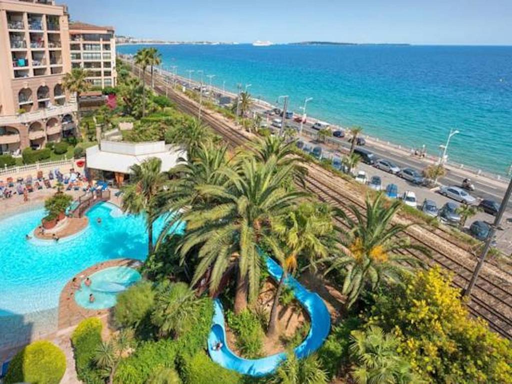 Front Pools * Cannes