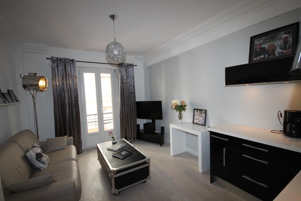 From Hollywood To Bollywood 2 Bedrooms 2 Bathrooms - 1 Min From Croisette&beach, 12 Min From The Palais Cannes