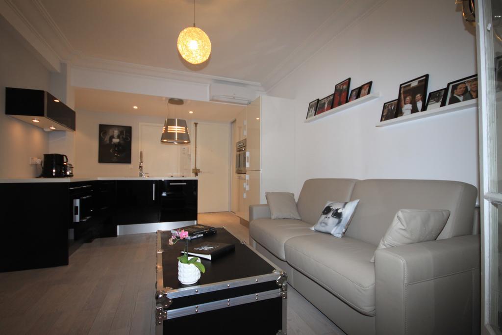 From Hollywood To Bollywood 2 Bedrooms 2 Bathrooms - 1 Min From Croisette&beach, 12 Min From The Palais Cannes