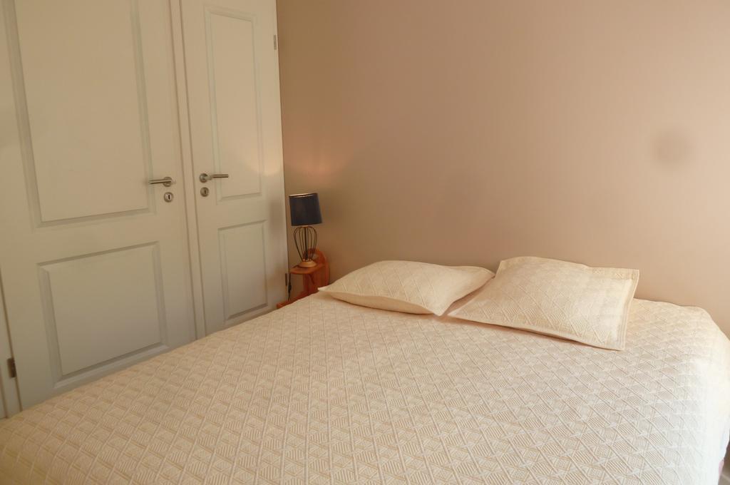 Apartamento Seafront Haven: Modern 2-bed With Pool *