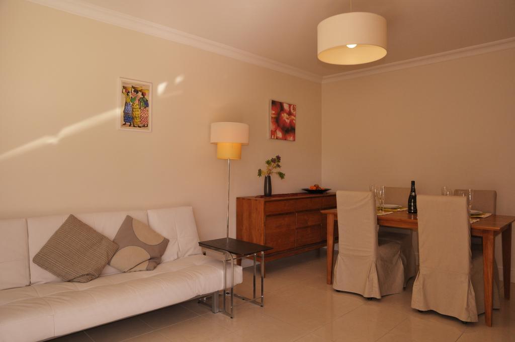 Apartamento Seafront Haven: Modern 2-bed With Pool *