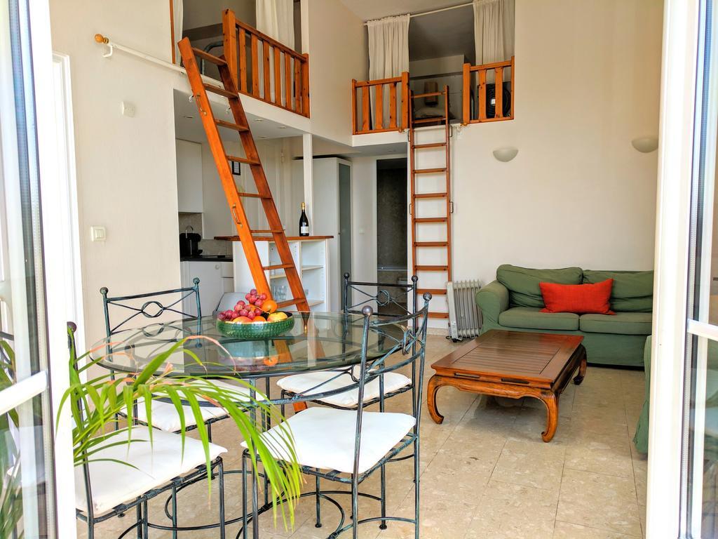 Citilet Louis Blanc 1,2,3 - Three Gorgeous, Open-plan Apartment *