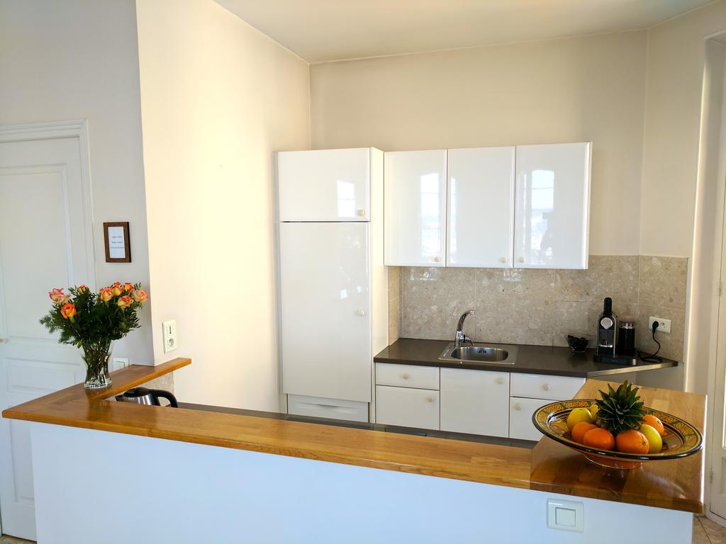 Citilet Louis Blanc 1,2,3 - Three Gorgeous, Open-plan Apartment