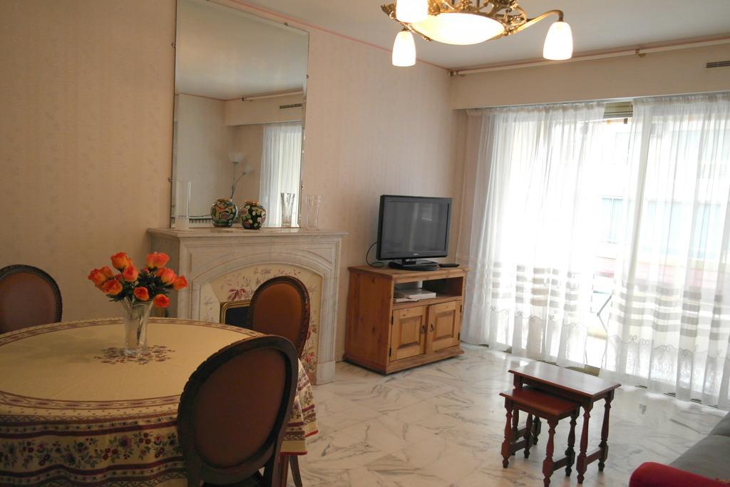 Apartment Spacieux 2 Pieces Traversant, Adl Riviera Cannes