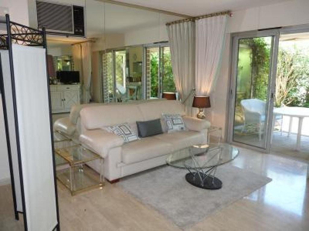 Gisela Cannes