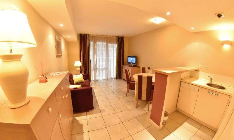 Excelsuites Hotel