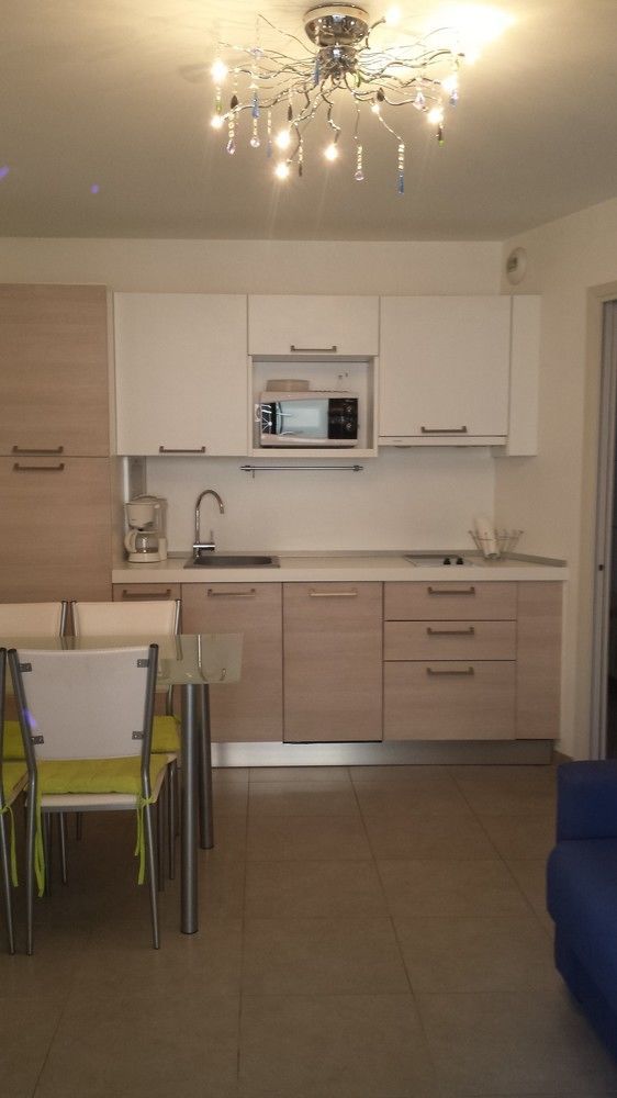 Modern Deluxe Two-bedroom Apartment *