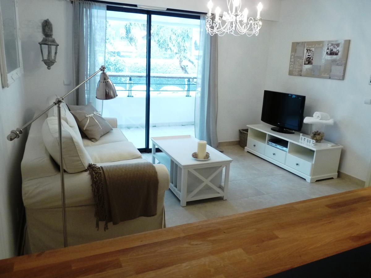 Elegant Two Bedroom With Modern Design And Terrace Close To Beaches And Center 546