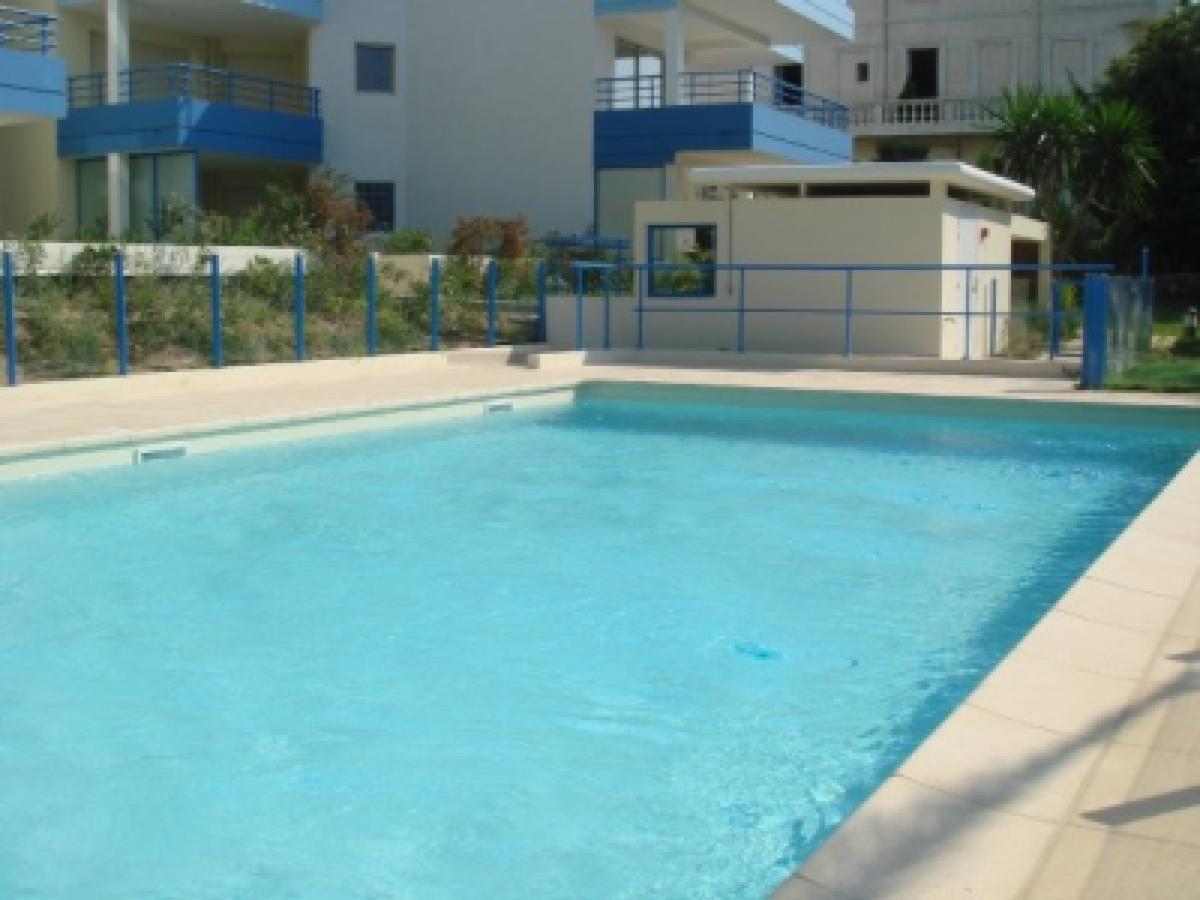 Modern One Bedroomed Just Off The Seafront With A Terrace And Pool Access 1753 *