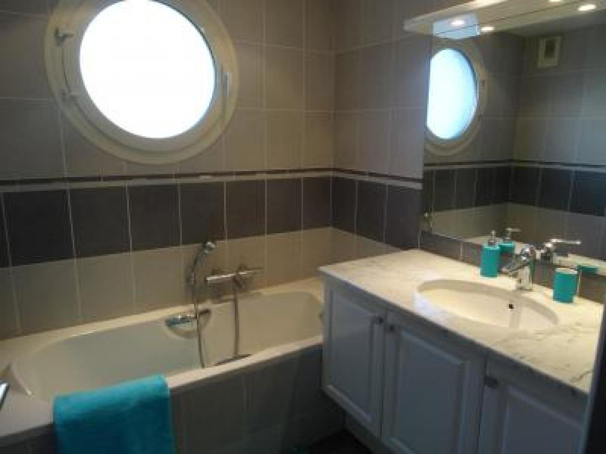 Modern One Bedroomed Just Off The Seafront With A Terrace And Pool Access 1753 *