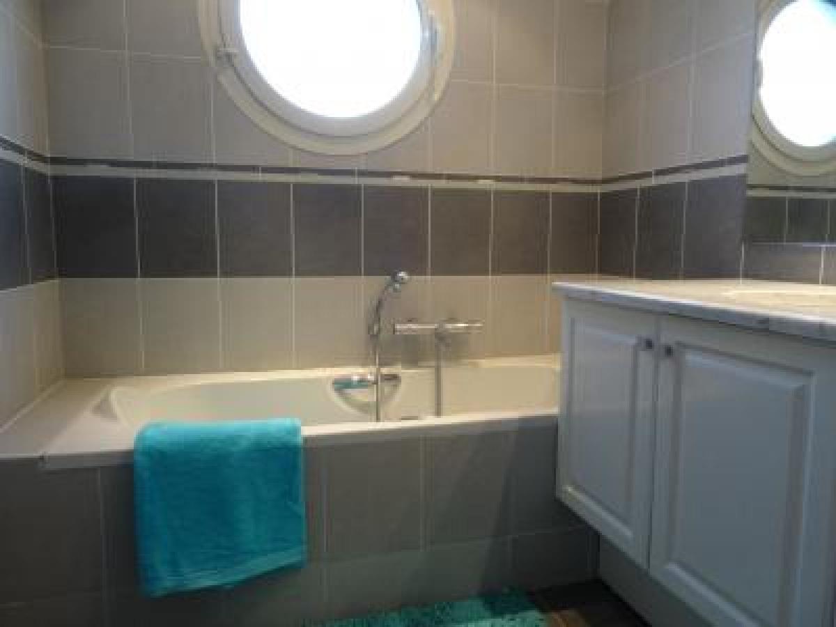 Apartment Modern One Bedroomed Just Off The Seafront With A Terrace And Pool Access 1753 Cannes